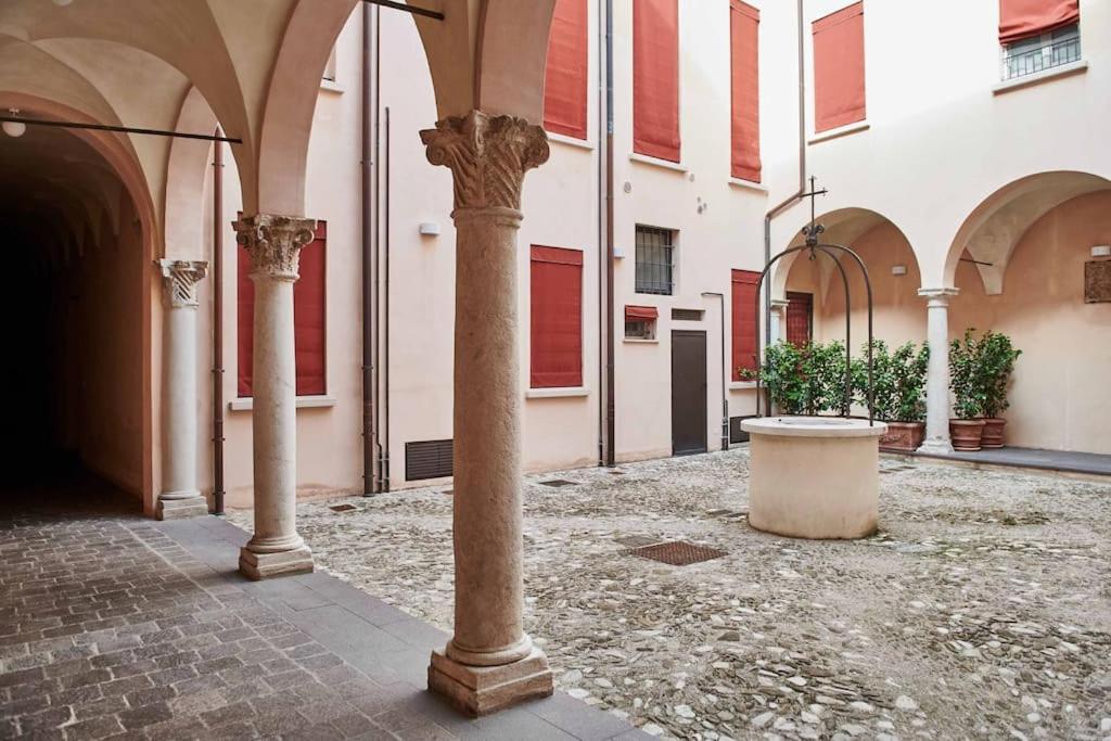 Casa Asja: Cromatismo In Centro Storico Apartment Cesena Luaran gambar